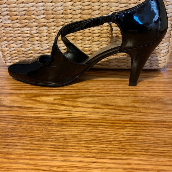 Covington black heels - Picture 2 of 8